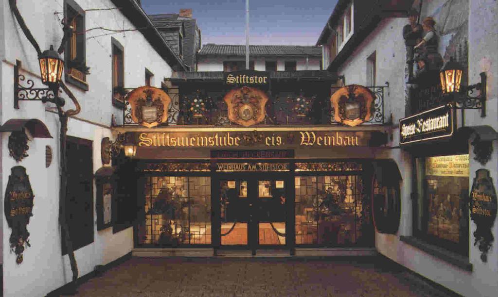 Hotel Weinhaus Am Stiftstor Treis-Karden Exterior photo